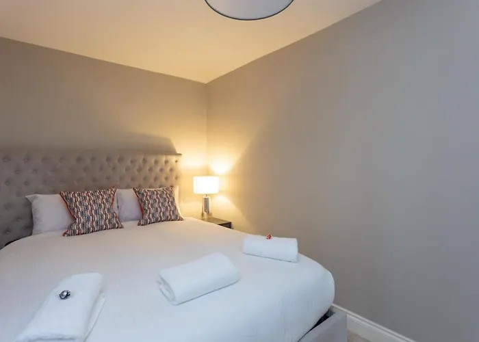 Dragon Suites - Edinburgh City Centre 1 Bed Apartment