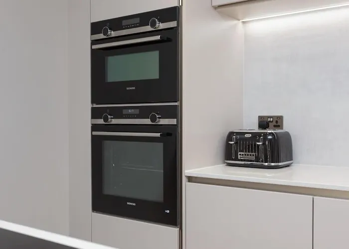 Dragon Suites - Edinburgh City Centre 1 Bed Apartment